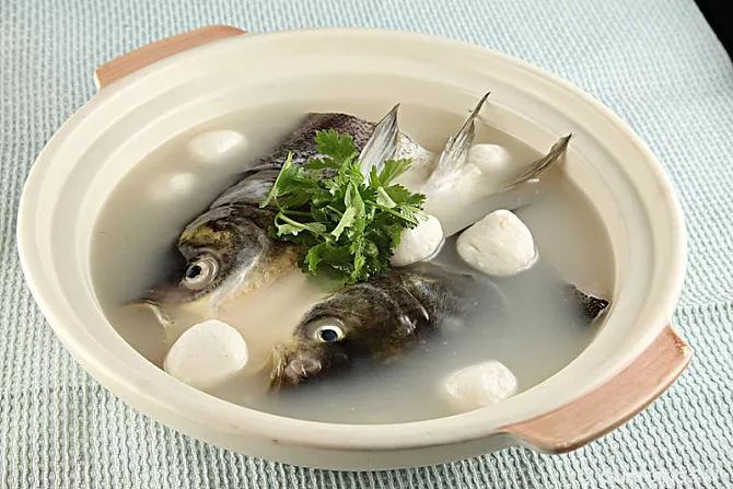 川芎白芷焖鱼头