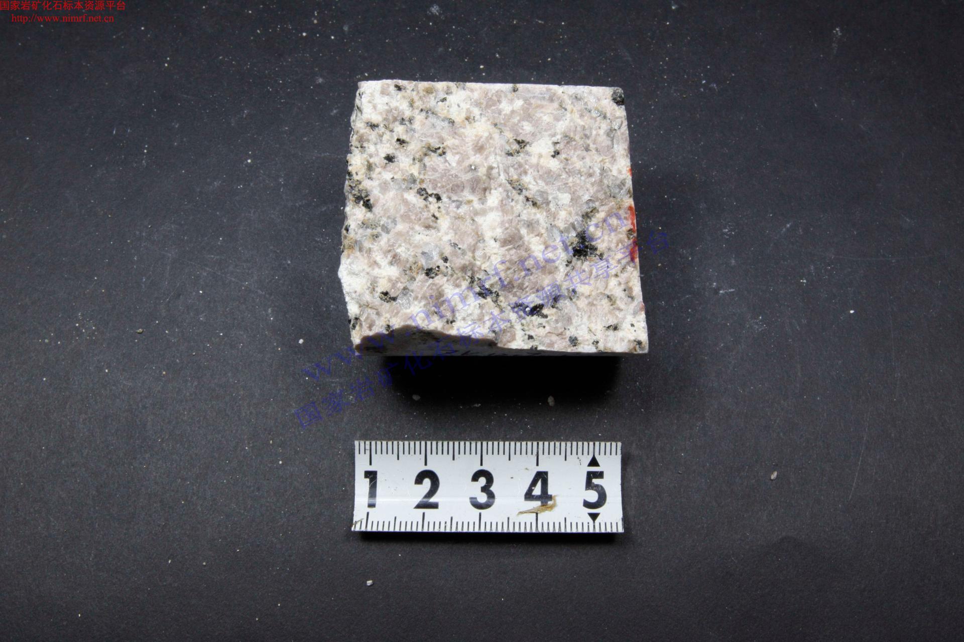 灰绿色含集块火山角砾岩