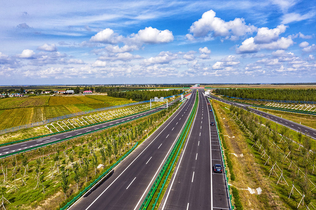 高速公路 i>(shuangliao╟nenjiang expressway) /i>,简称"双嫩高速"