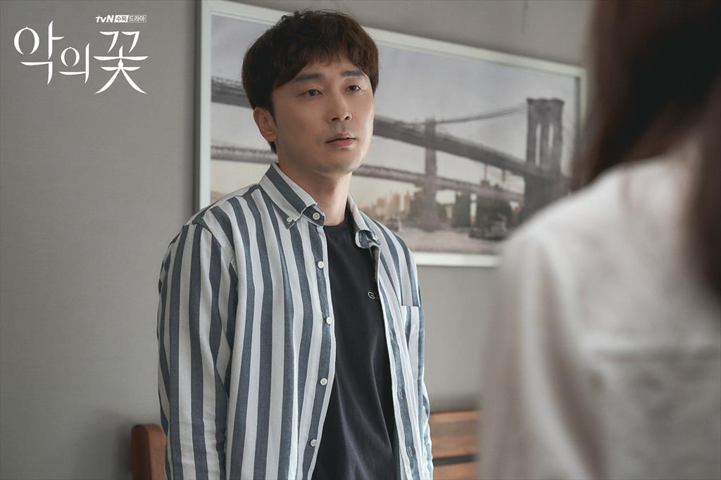 p>《邪恶之花》是韩国tvn电视台于2020年7月29日首播的悬疑爱情剧,由