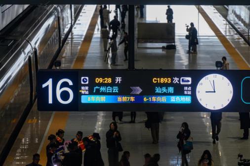 广州白云站站台