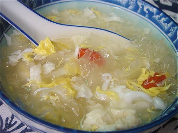  p>鸡蛋腐竹糖水是一道传统的名点,属于 a href="#" data-lemmaid="