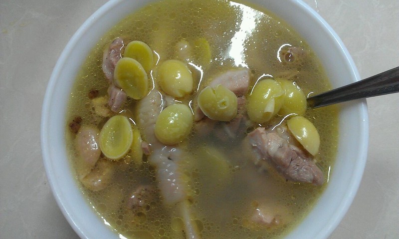 白果炖鸡肉