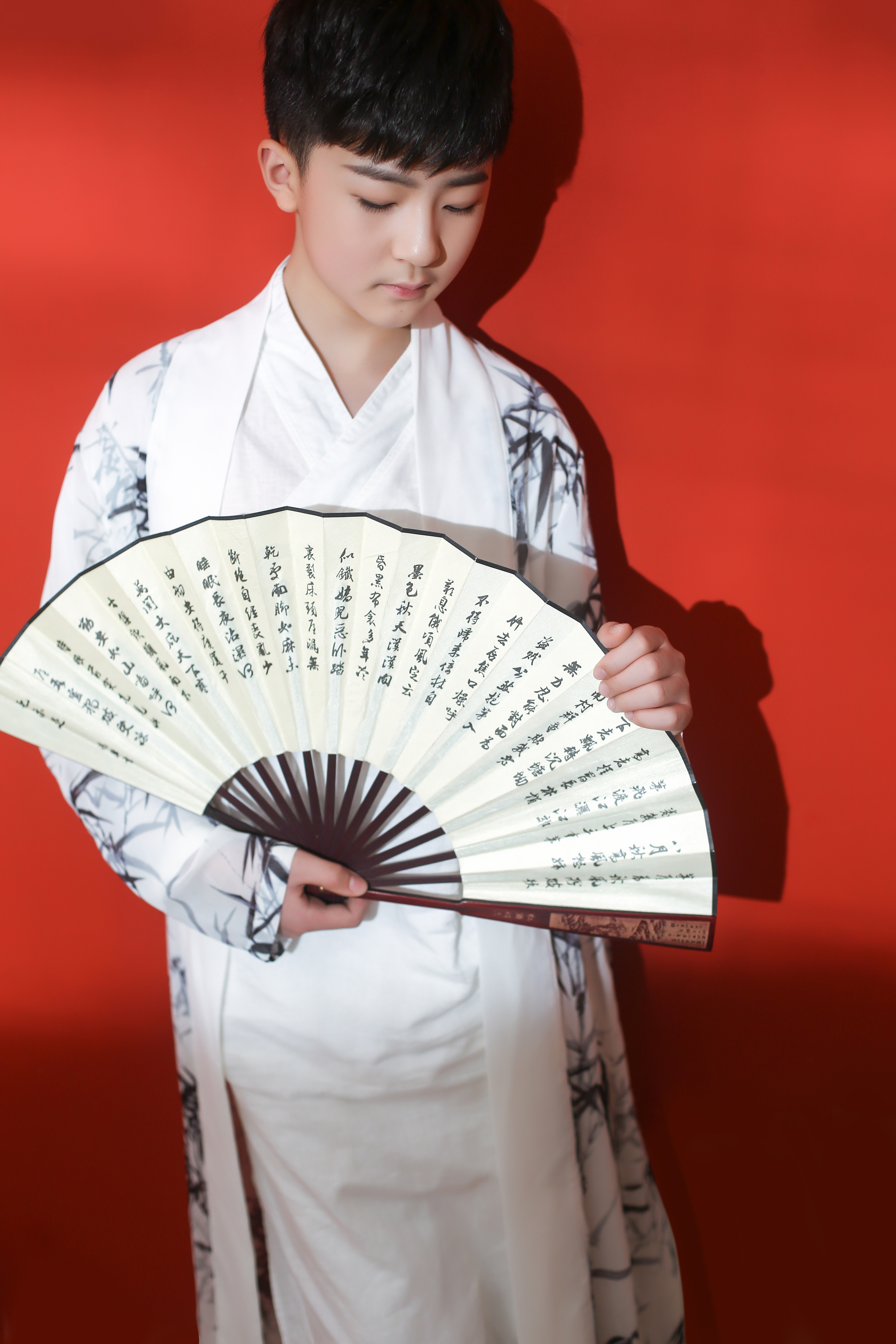  p data-id="gnx3q3oc4d">屈良元,男,屈原的第七十六代后人,曾参加