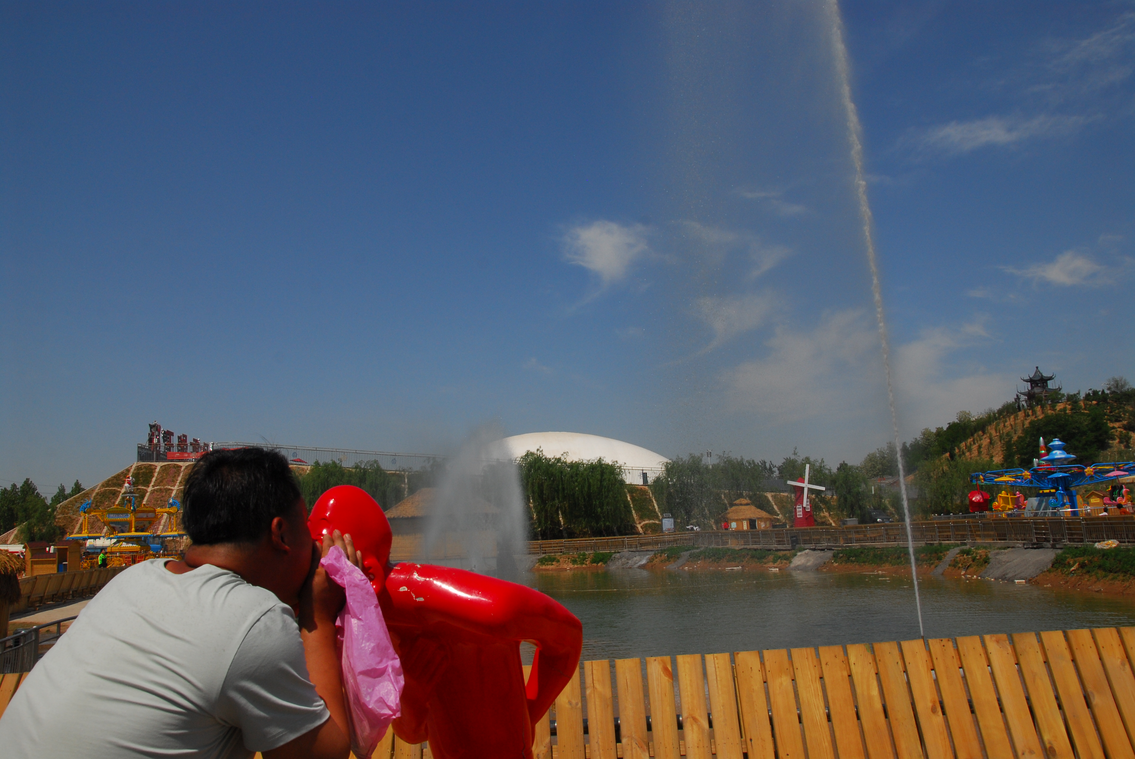  p data-id="gnbil4euv2">赵王欢乐城位于邯郸市广平县东湖公园南侧.