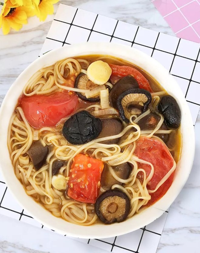 番茄黑蒜香菇面