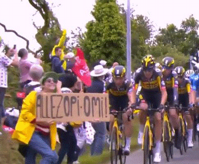 class="ref" data-ctrid="sbxj4dtshv0z"></p></a>2021年6月26日,因粉丝手持