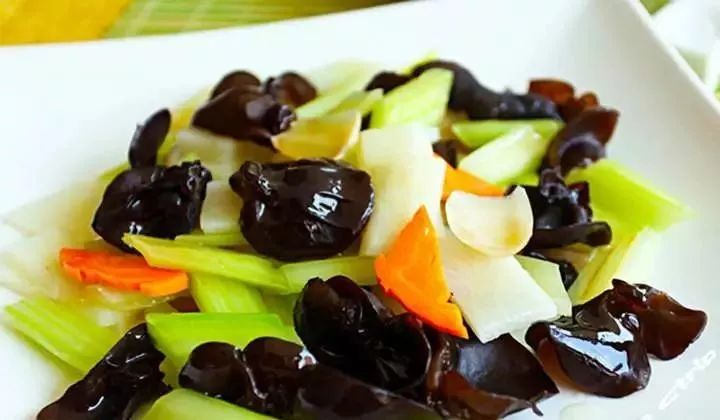 西芹木耳炒百合