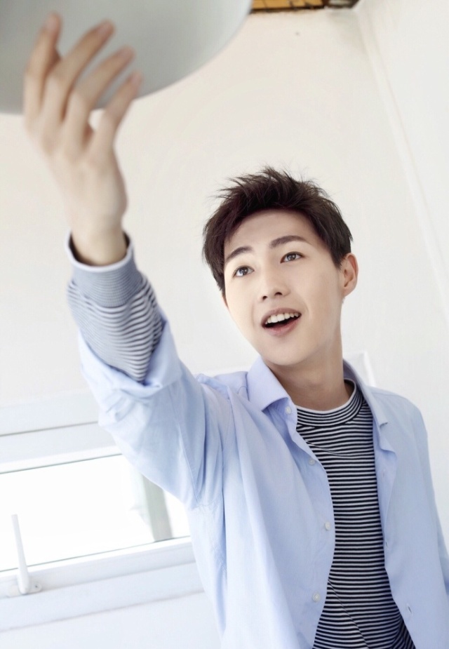 id="2jncye2rwo9">李明源,1996年2月10日出生于新疆,中国内地男演员