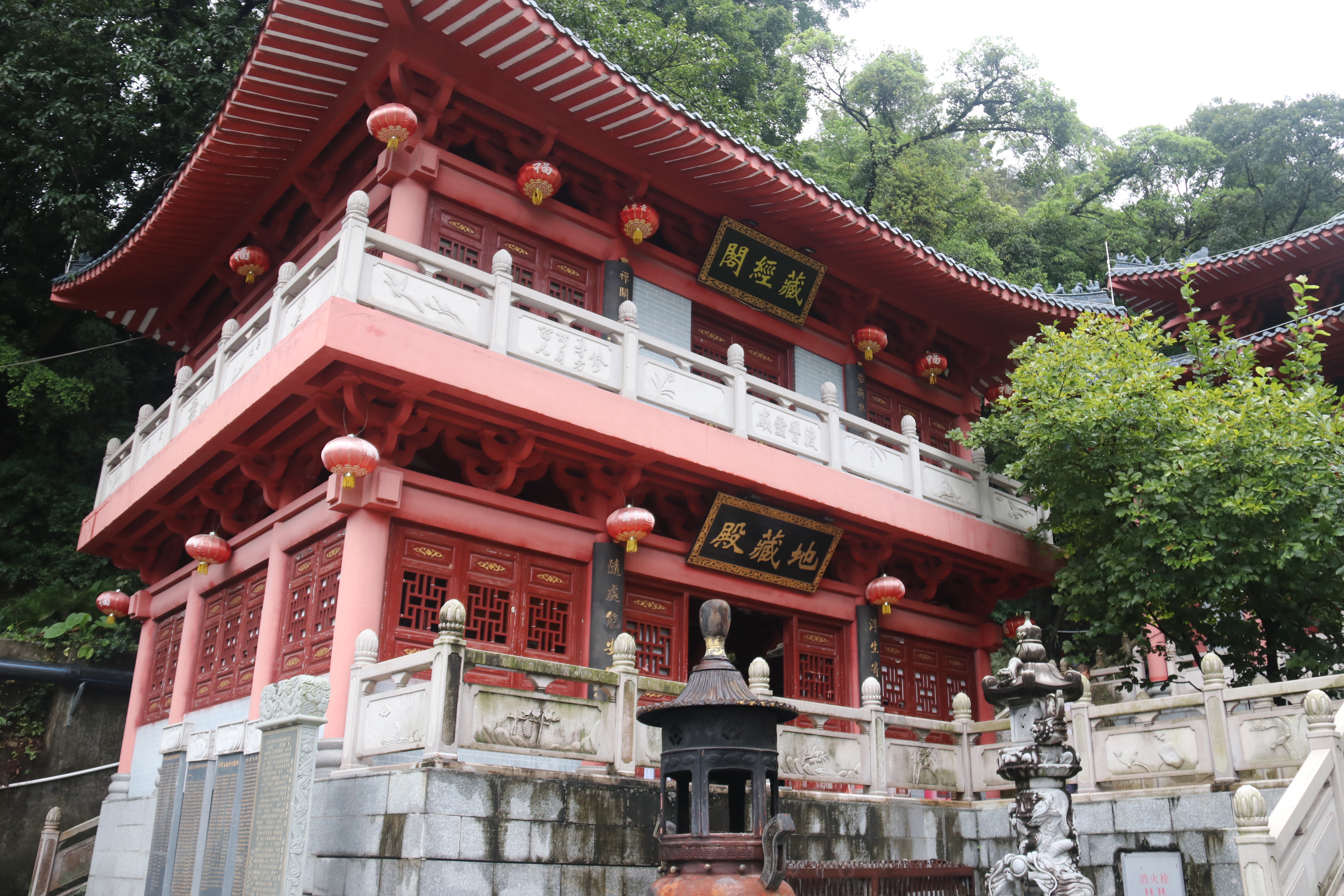  p data-id="gnwqgivnfu">飞来寺位于位于广东省清远市城北23公里的 a