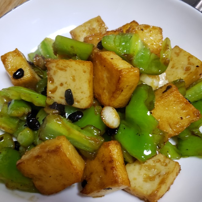 青椒炒冻豆腐