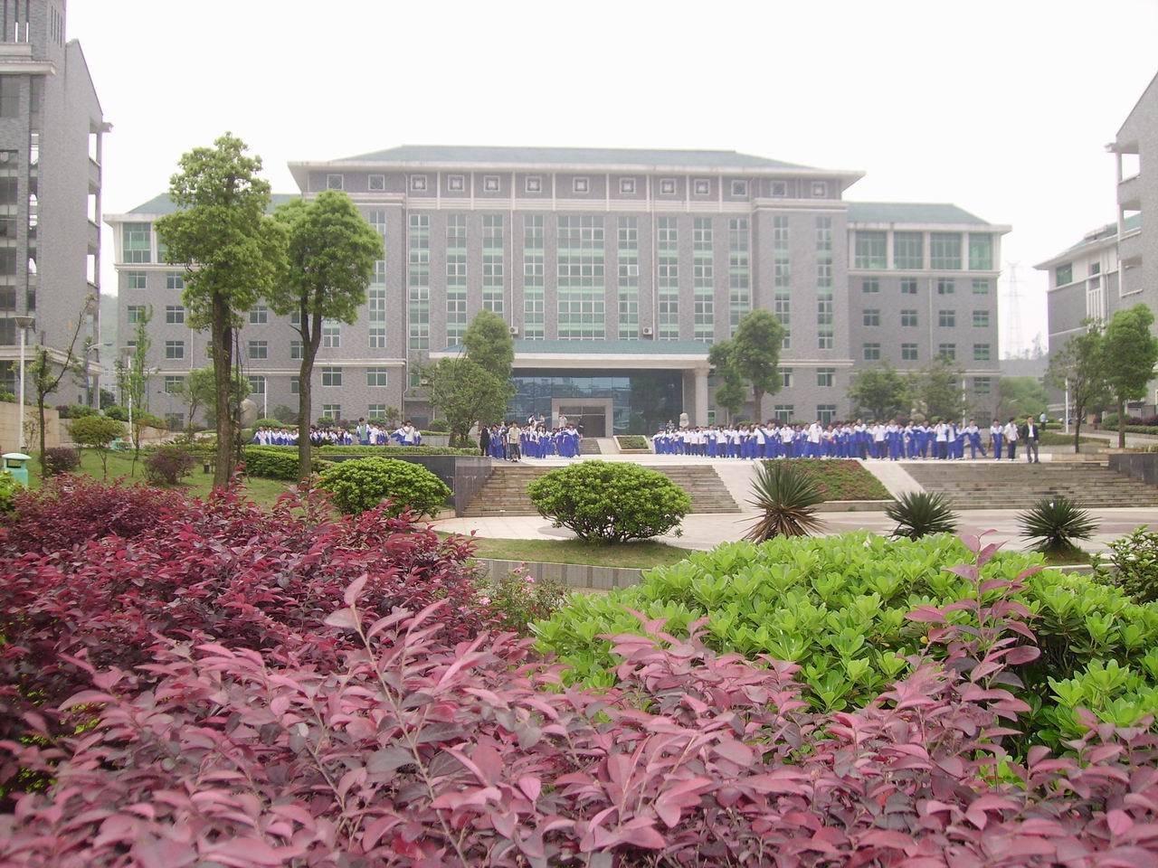 data-id="gnhg5pikm7">郴州市三中始建于1946年,原名"郴县私立天凤