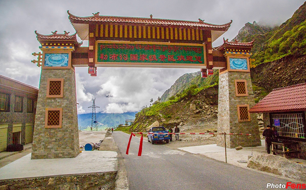  p>波拉山:在中国西藏山南市 a target="_blank" href="/item/错那县