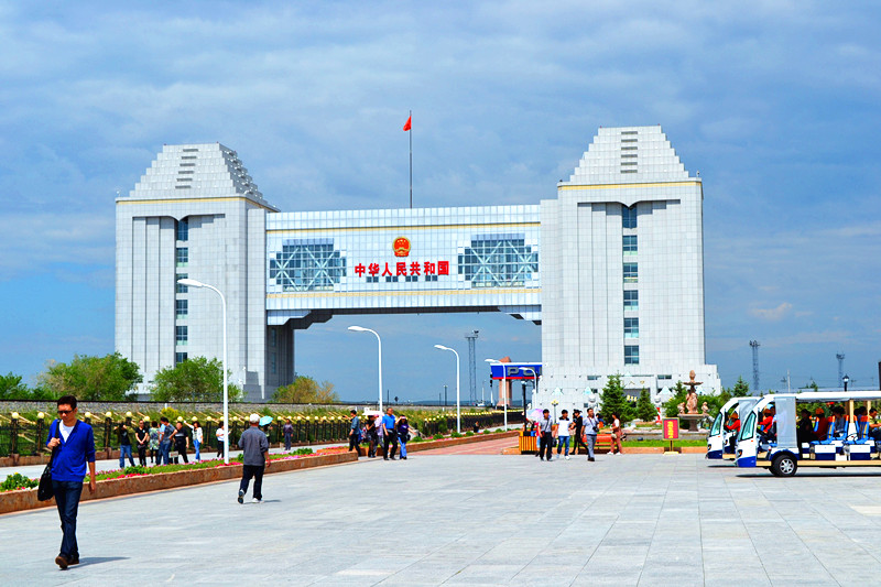  p>满洲里,由内蒙古自治区 a target="_blank" href="/item/呼伦贝尔