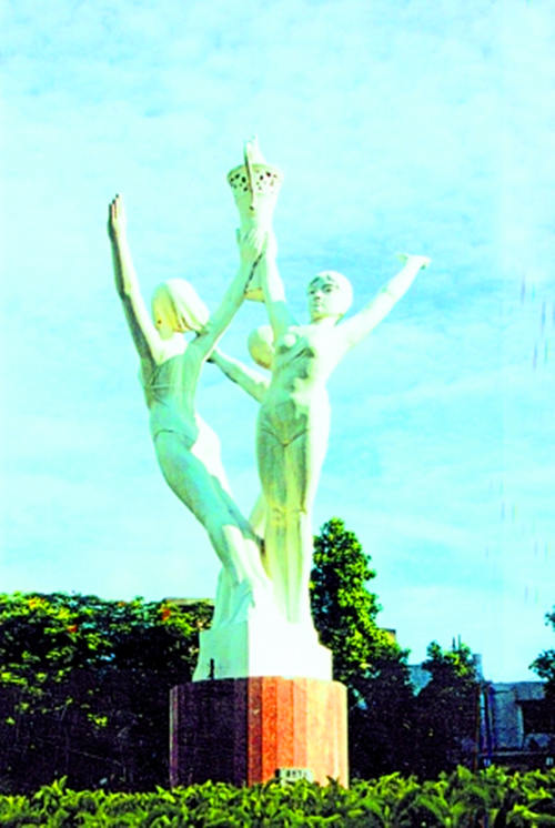 汕头市三身人雕像