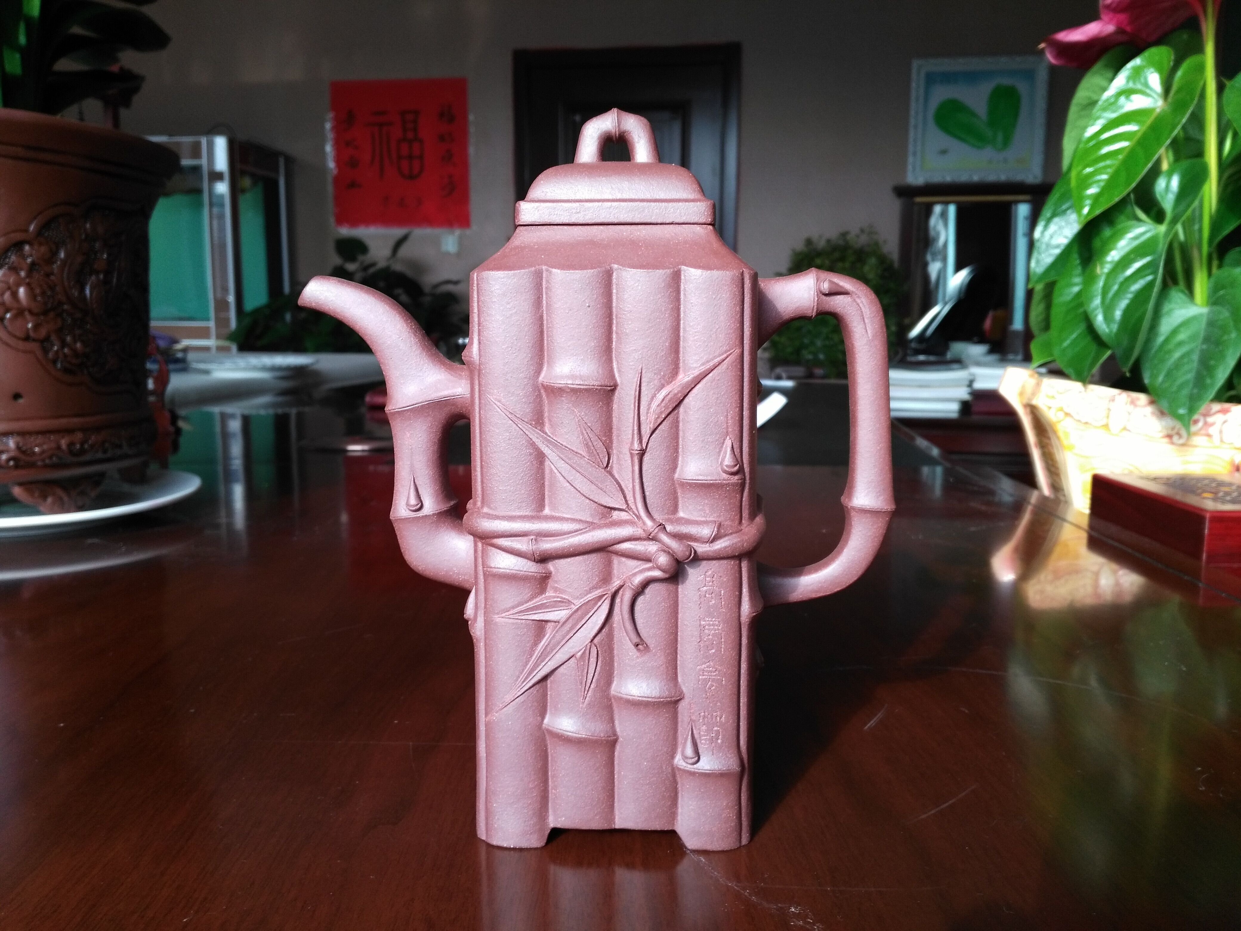  p data-id="gnb03muglk">吴建荣,又名剑雄,中华国礼紫砂壶艺术大师