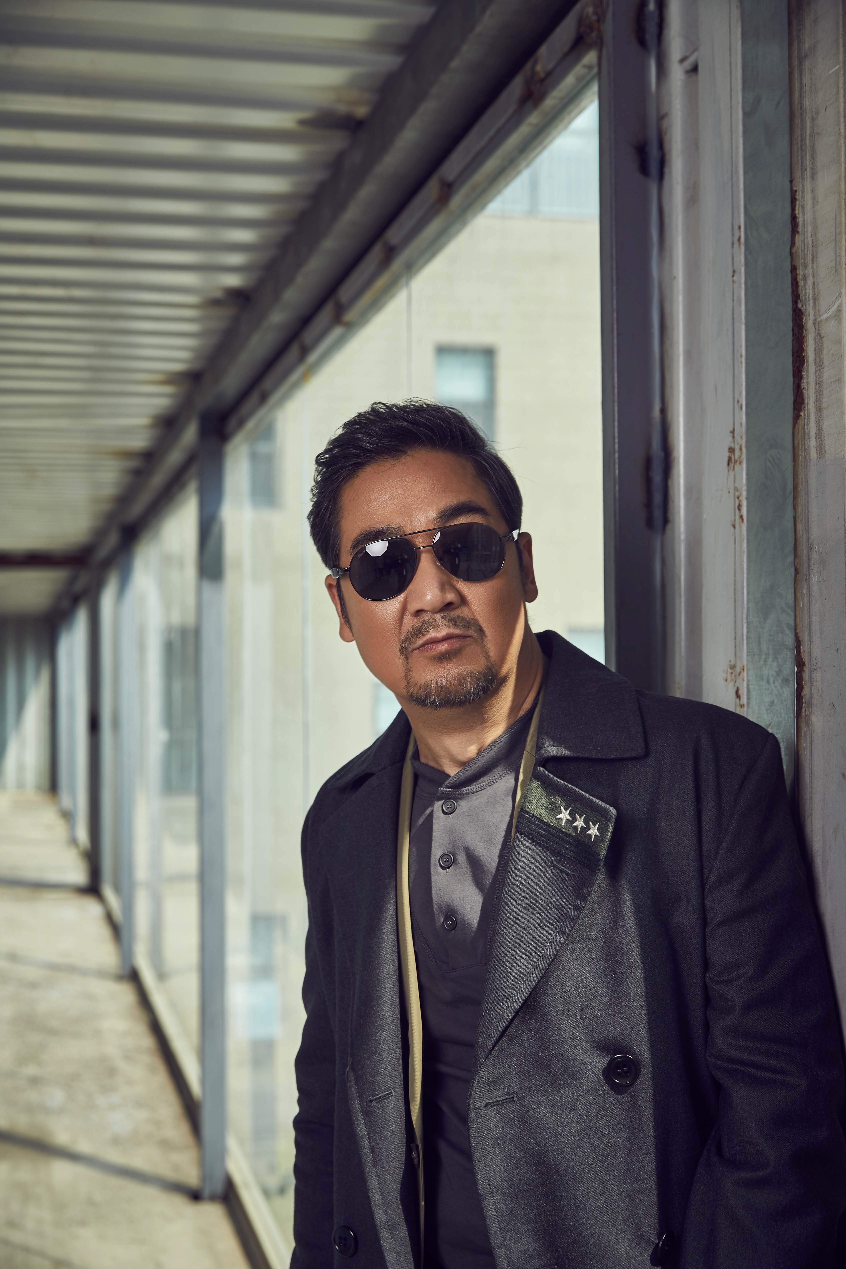  p>张国立,1955年1月17日出生于天津,中国男演员,导演,制片人,主持人