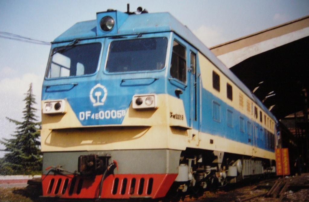 东风4e型内燃机车