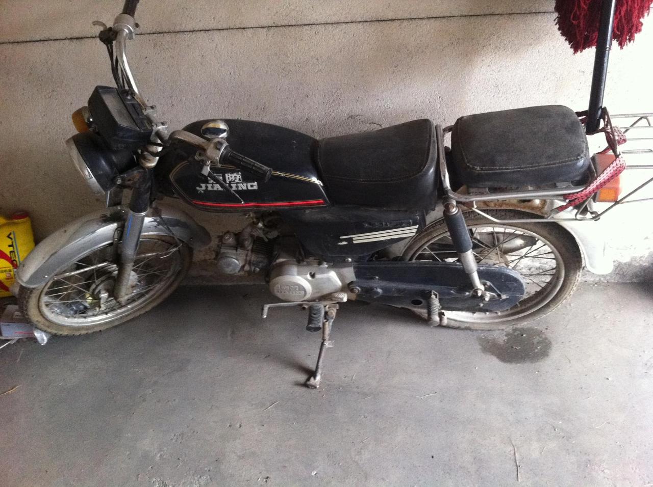 嘉陵70摩托车