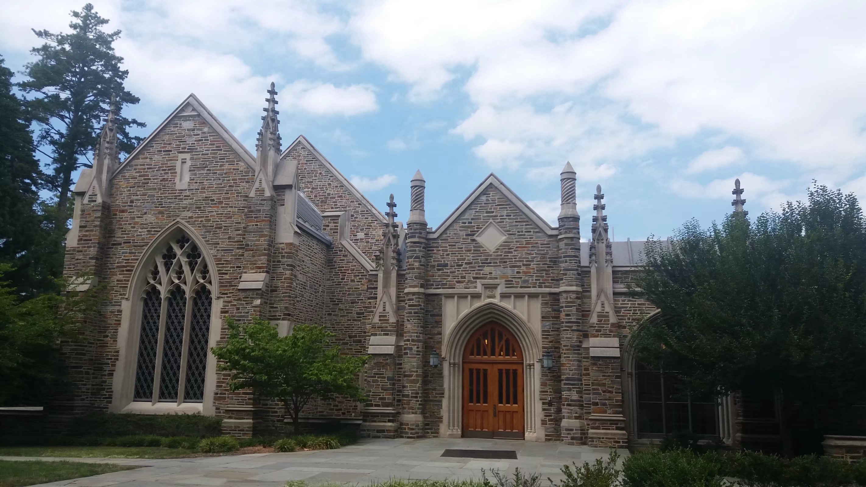  p>杜克大学(duke university,简称"duke"或"杜克")创建于1838年,坐落