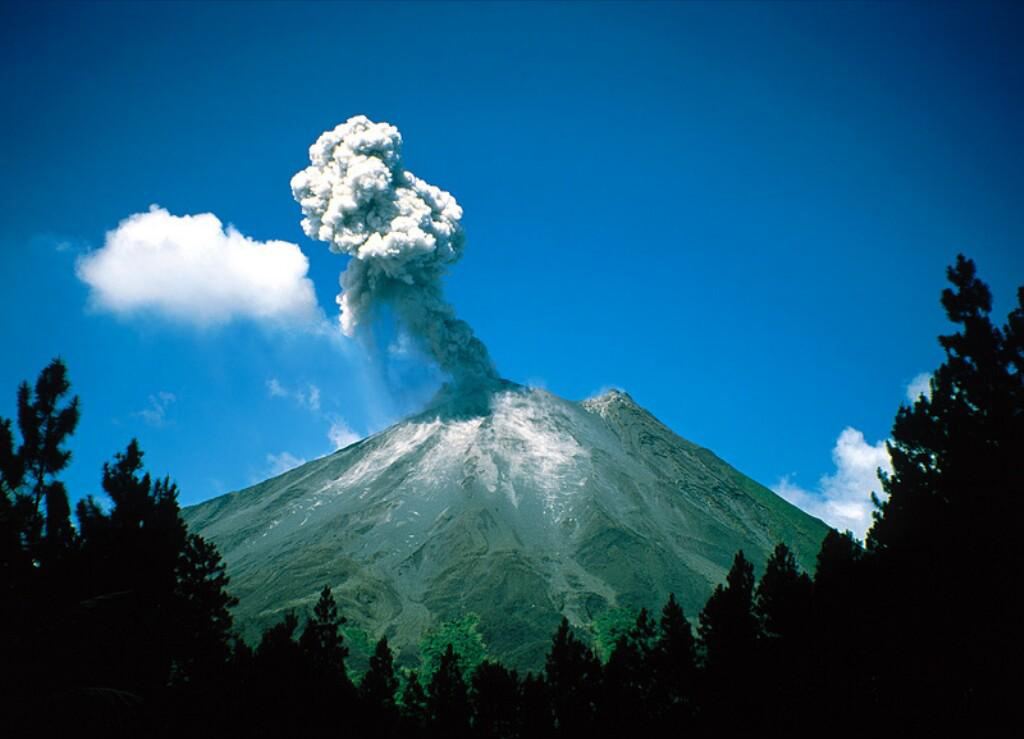  p> a href="#" data-lemmaid="9557023">阿雷纳火山 /a>(arenal
