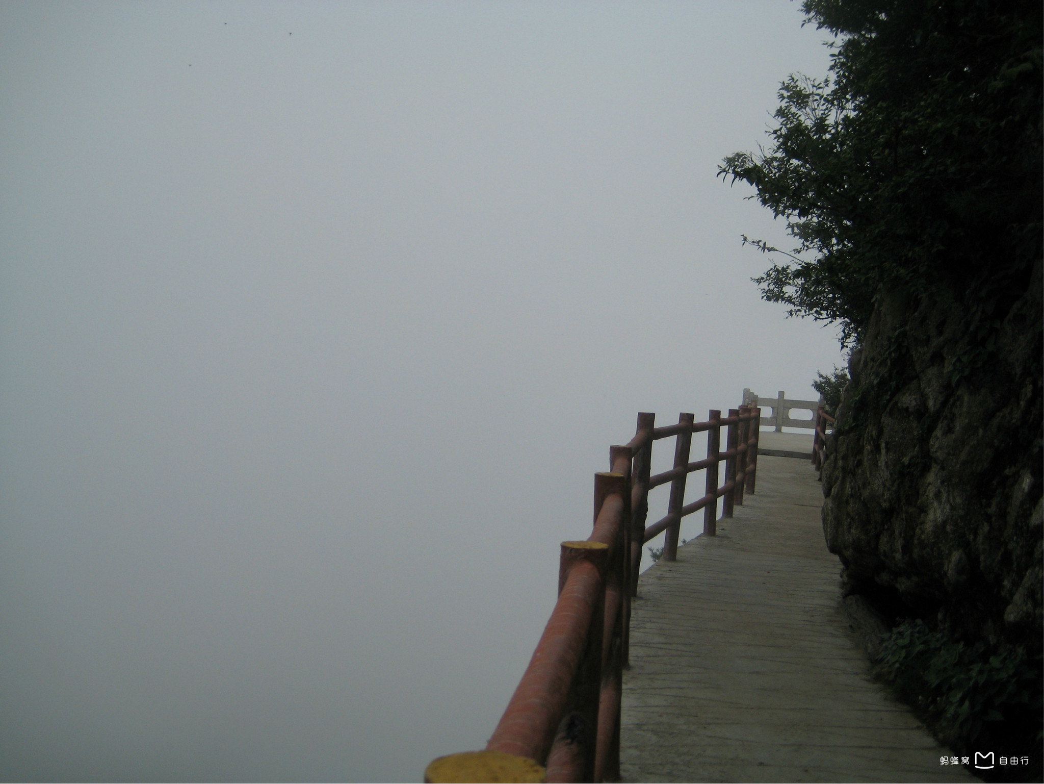  p>尧山,又称石人山,位于河南省平顶山市鲁山县西部,地处伏牛山东段.