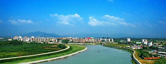 西林河两岸