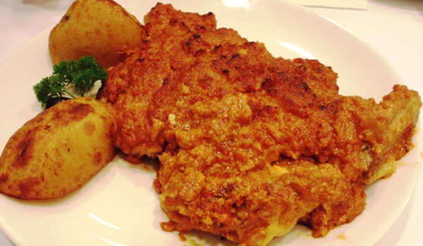  p data-id="gnbizgqapj">非洲鸡是澳门的一种地道美食,是由葡萄牙人