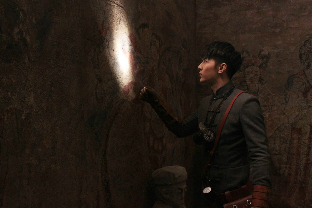 盗墓江湖 /a>》),由 a target="_blank" href="/item/安以轩/351800"