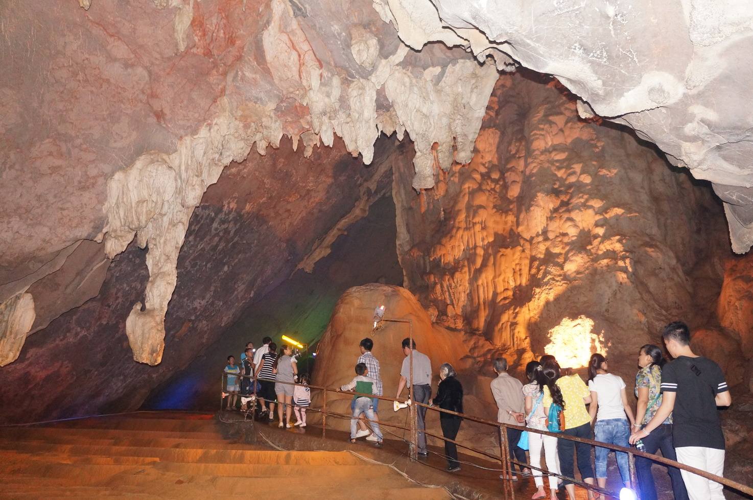  p>秦岩溶洞位于湖南省江华瑶族自治县县城沱江镇东南38公里的 a