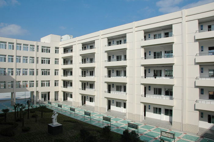  p>如东县茗海中学,位于千年古镇栟茶镇.