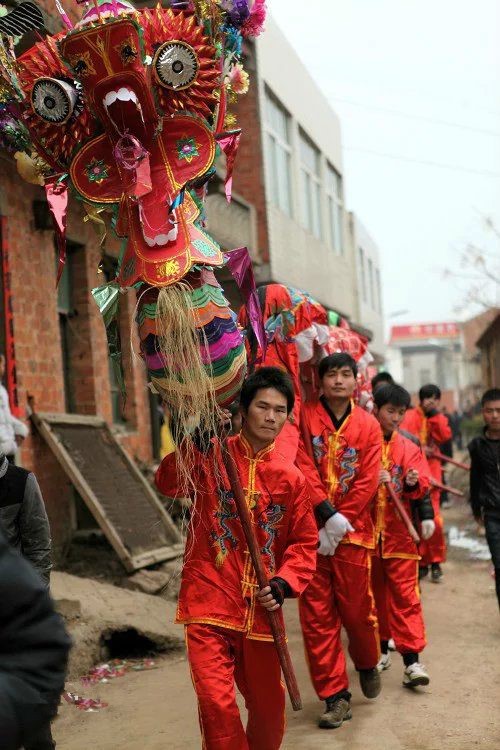  p>杨店龙灯,是一种湖北孝感地区龙舞文化.