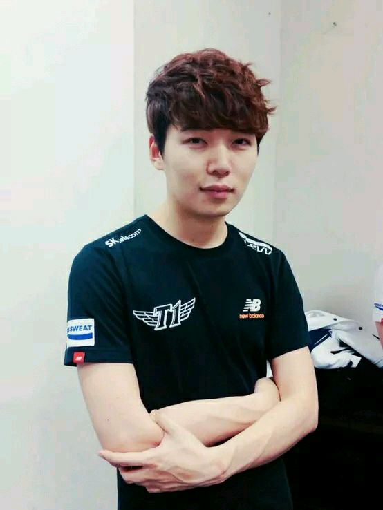  p>张庆欢,1991年2月12日出生于韩国,游戏id:marin,韩国《 a href="#"