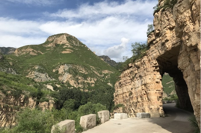  p data-id="gnwfqgxgpg">幽州大峡谷位于河北省怀来县,又称永定河