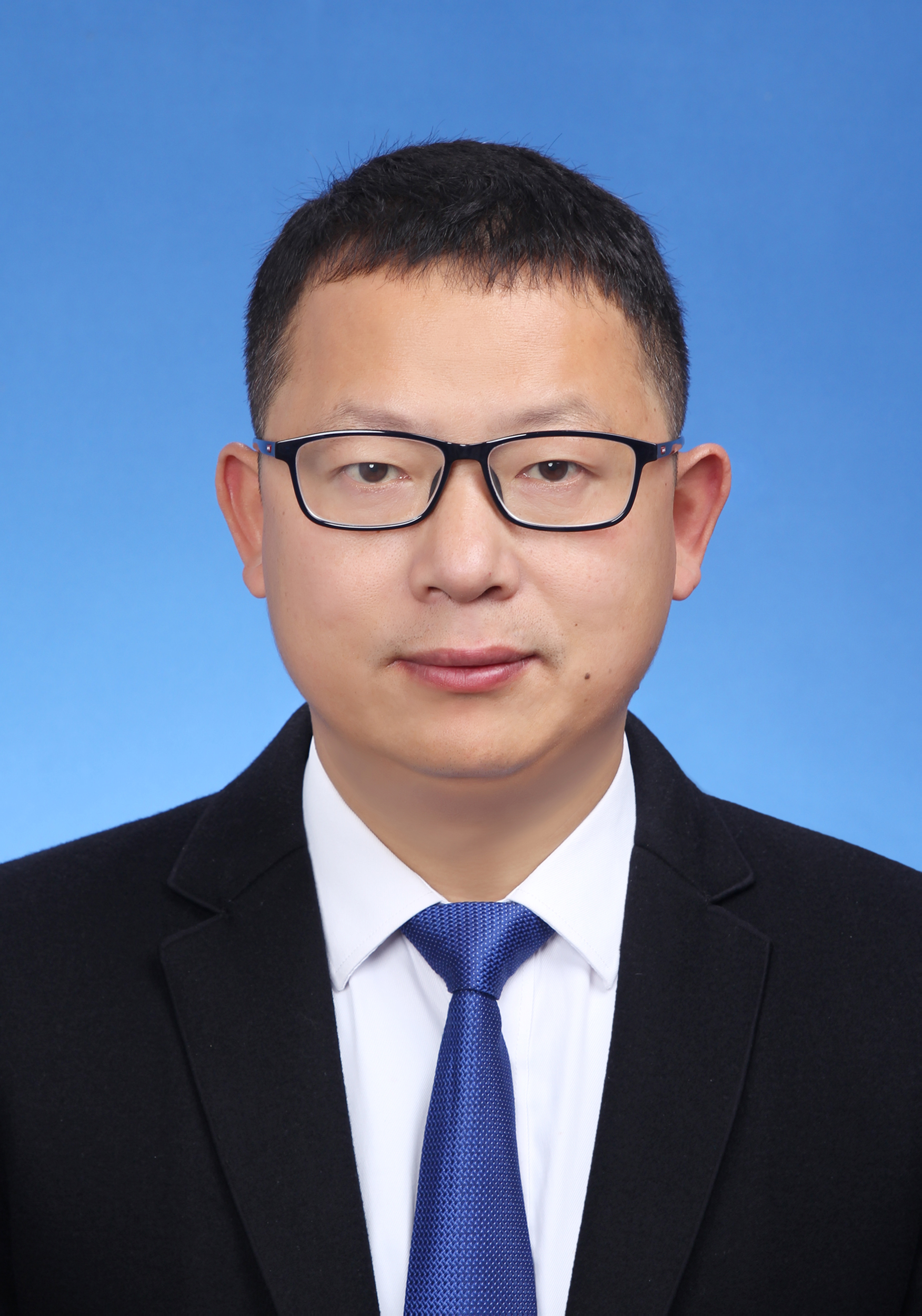  p>男,汉族,1978年11月出生,福建省将乐县人,1997年12月参加工作,中共