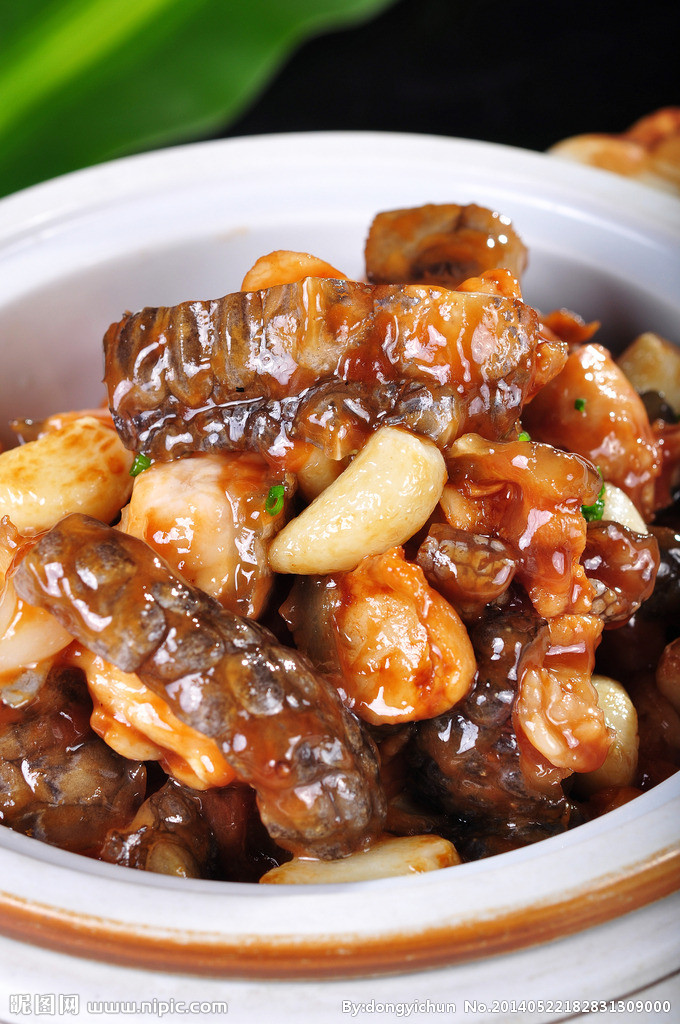  p>鳄鱼腩是一道菜品,主要原料是鳄鱼腹腔处的松软肌肉,配料是 a
