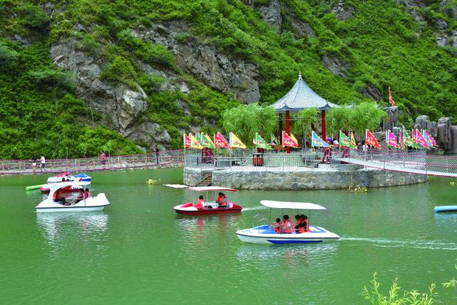  p>峪河源生态旅游景区以峪河源峡谷漂流为主体,利用 a target="