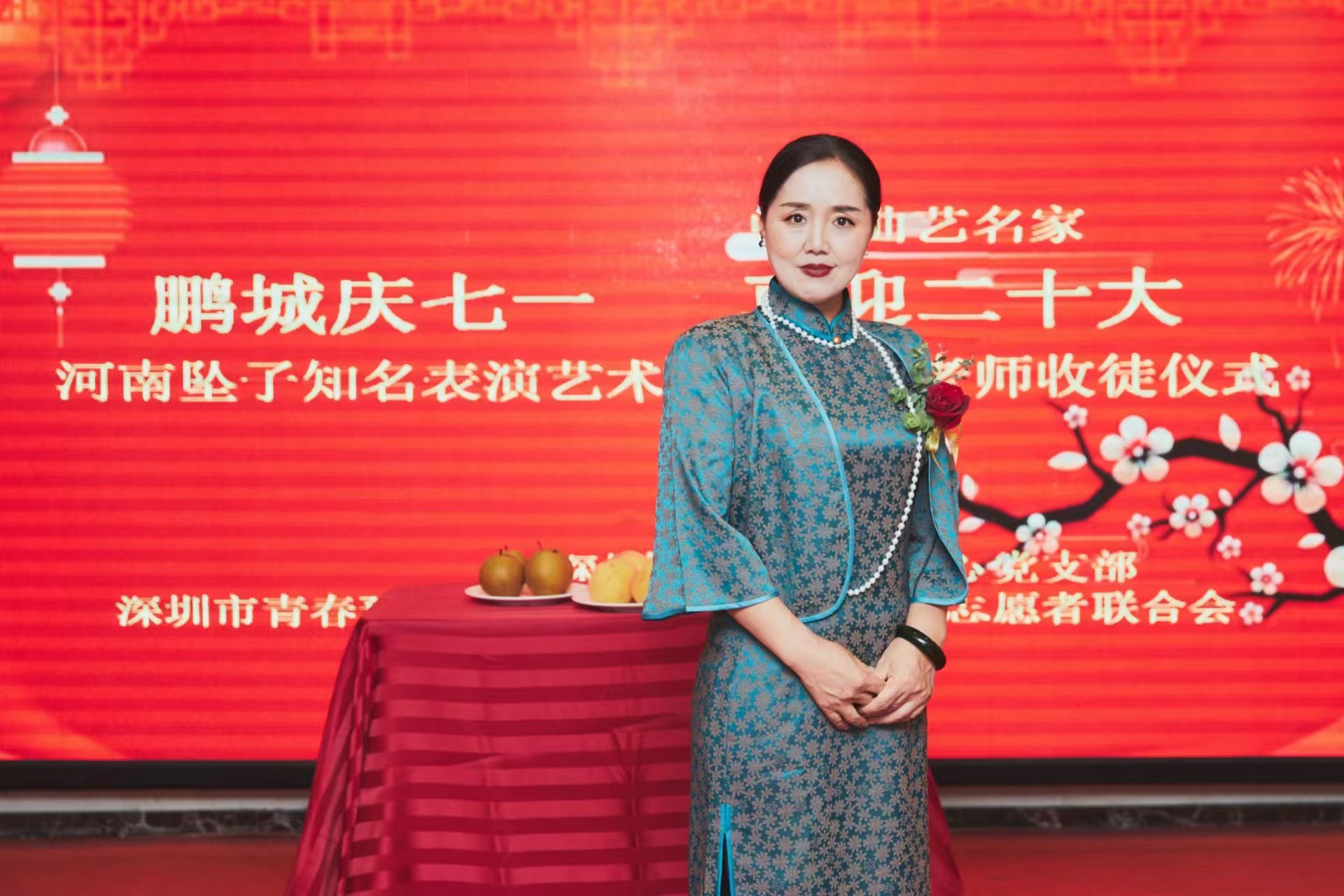  p data-id="tfe0jm2rja4d">莫红梅,女,河南永城市人,河南坠子名家