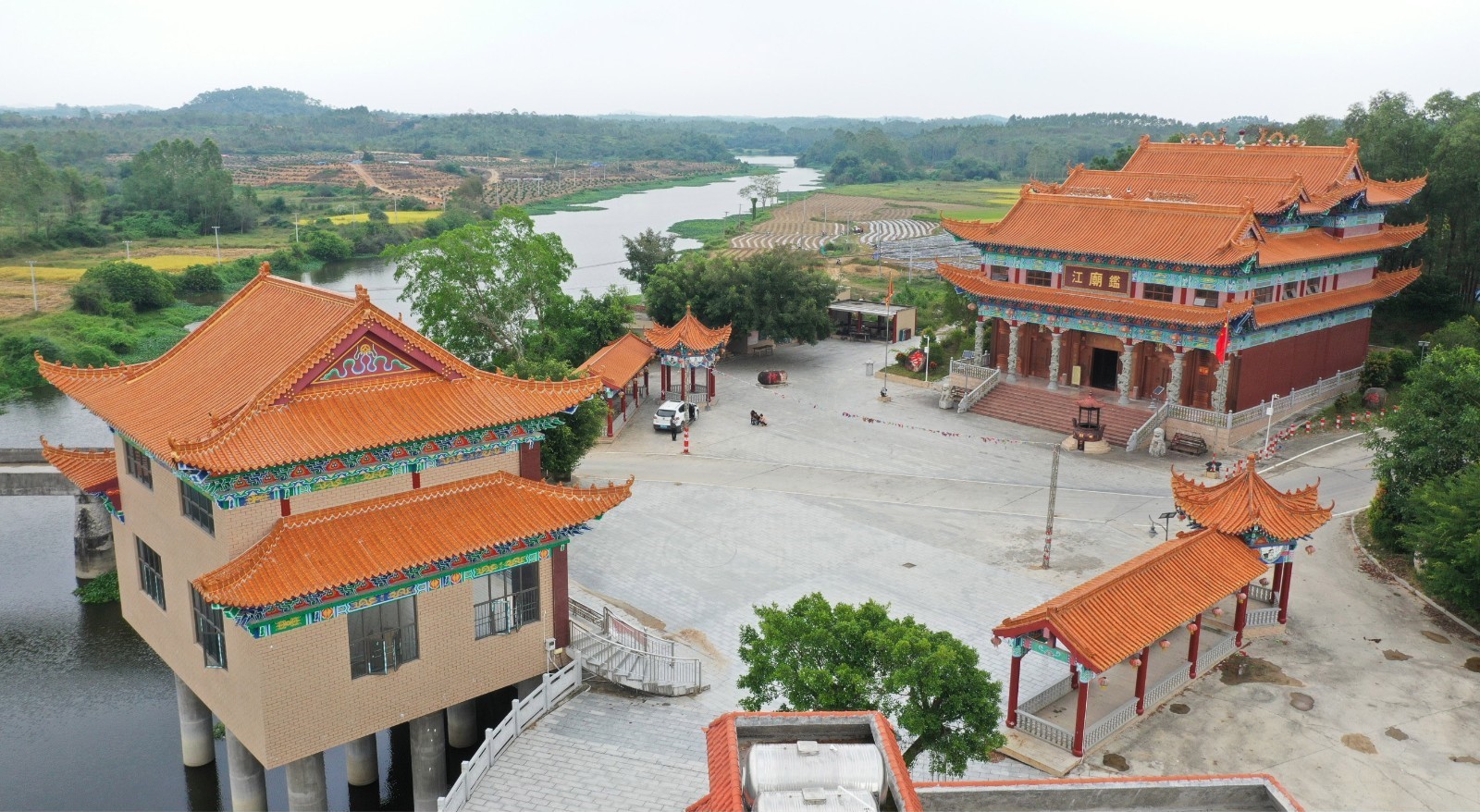 石颈镇,隶属于广东省湛江市 a href="#" data-lemmaid="8429142">廉江