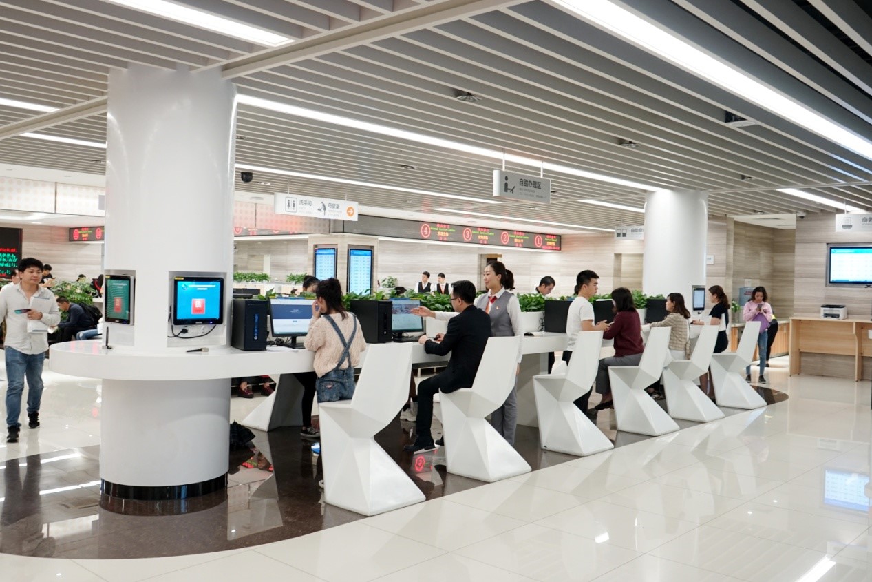 大厅现共设置44个综合窗口,分别为综合咨询窗口,综合受理窗口,综合
