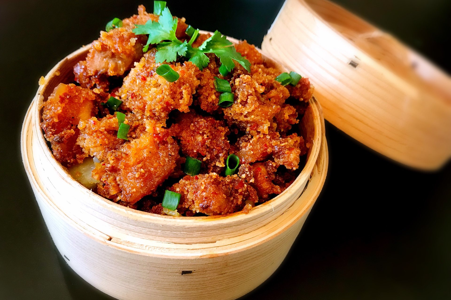  p>川味粉蒸肉是一道美味可口的特色传统名菜,属于川菜系.