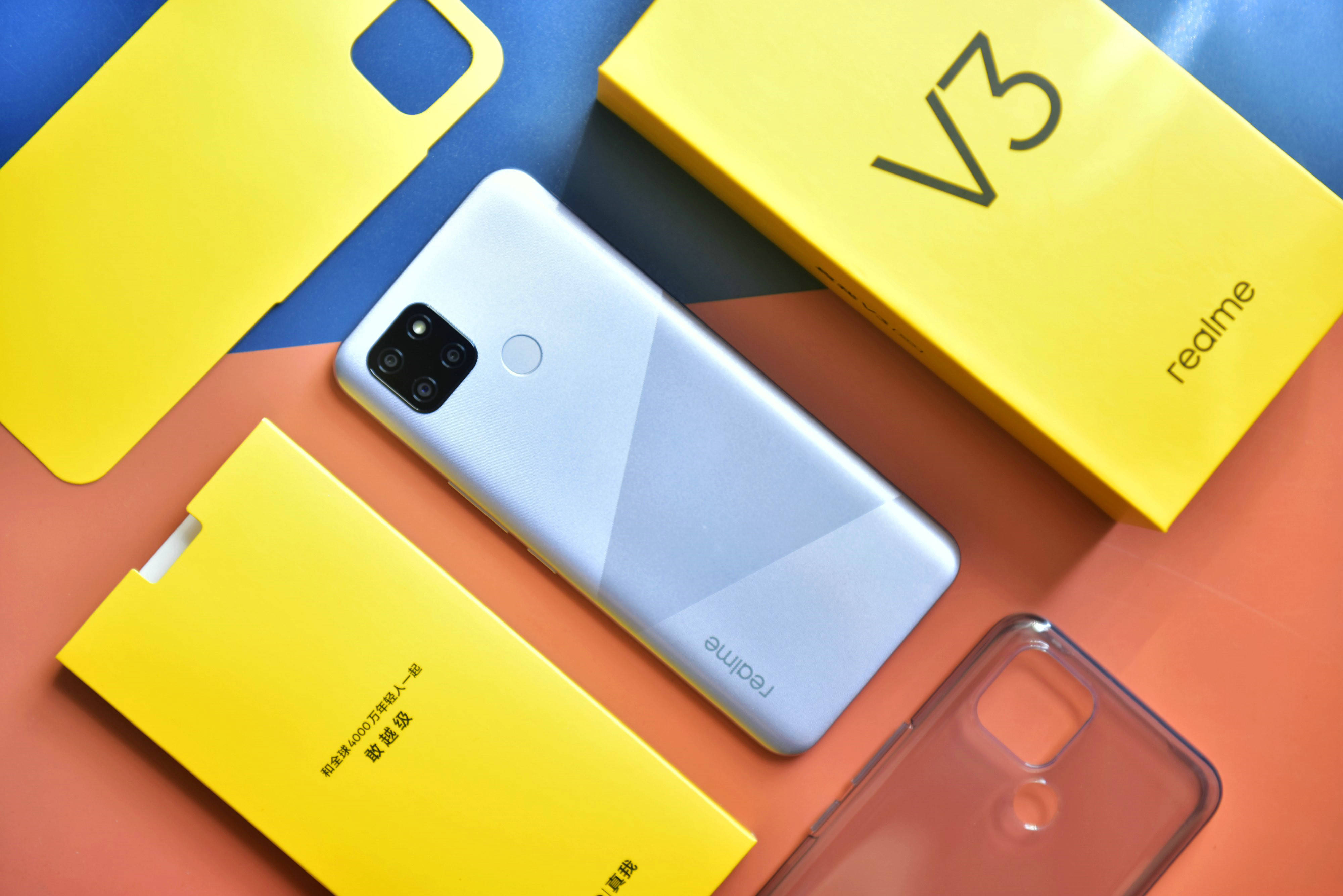 realme v3