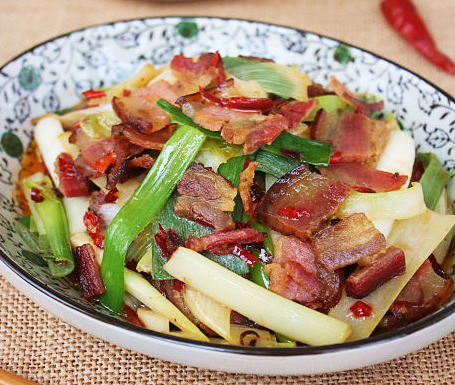 大葱炒腊肉