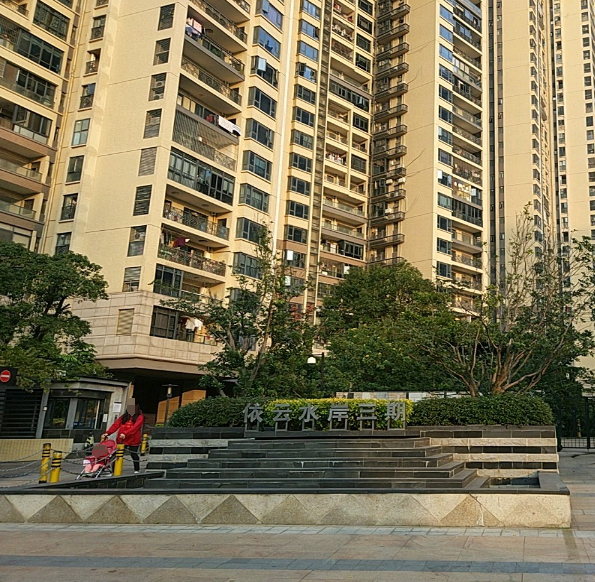  p>依云水岸三期位于佛山市顺德乐从,由招商地产佛山公司建成,总建筑