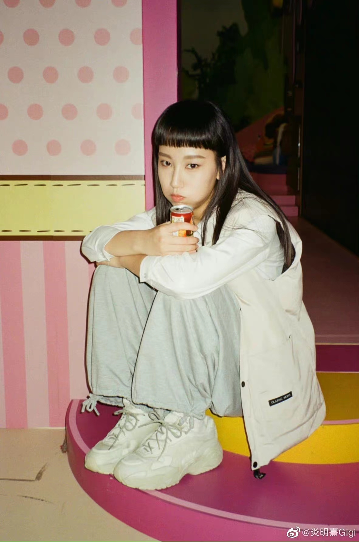  p>炎明熹(gigi),原名王佳恩,2005年4月9日出生于香港特别行政区,中国