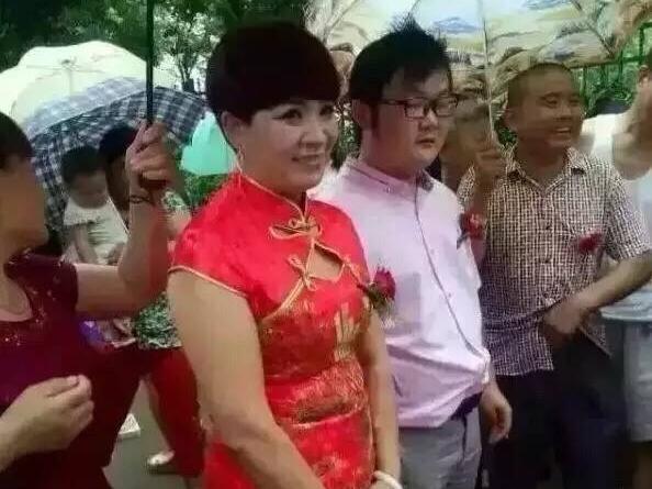 90后小伙娶52岁新娘事件