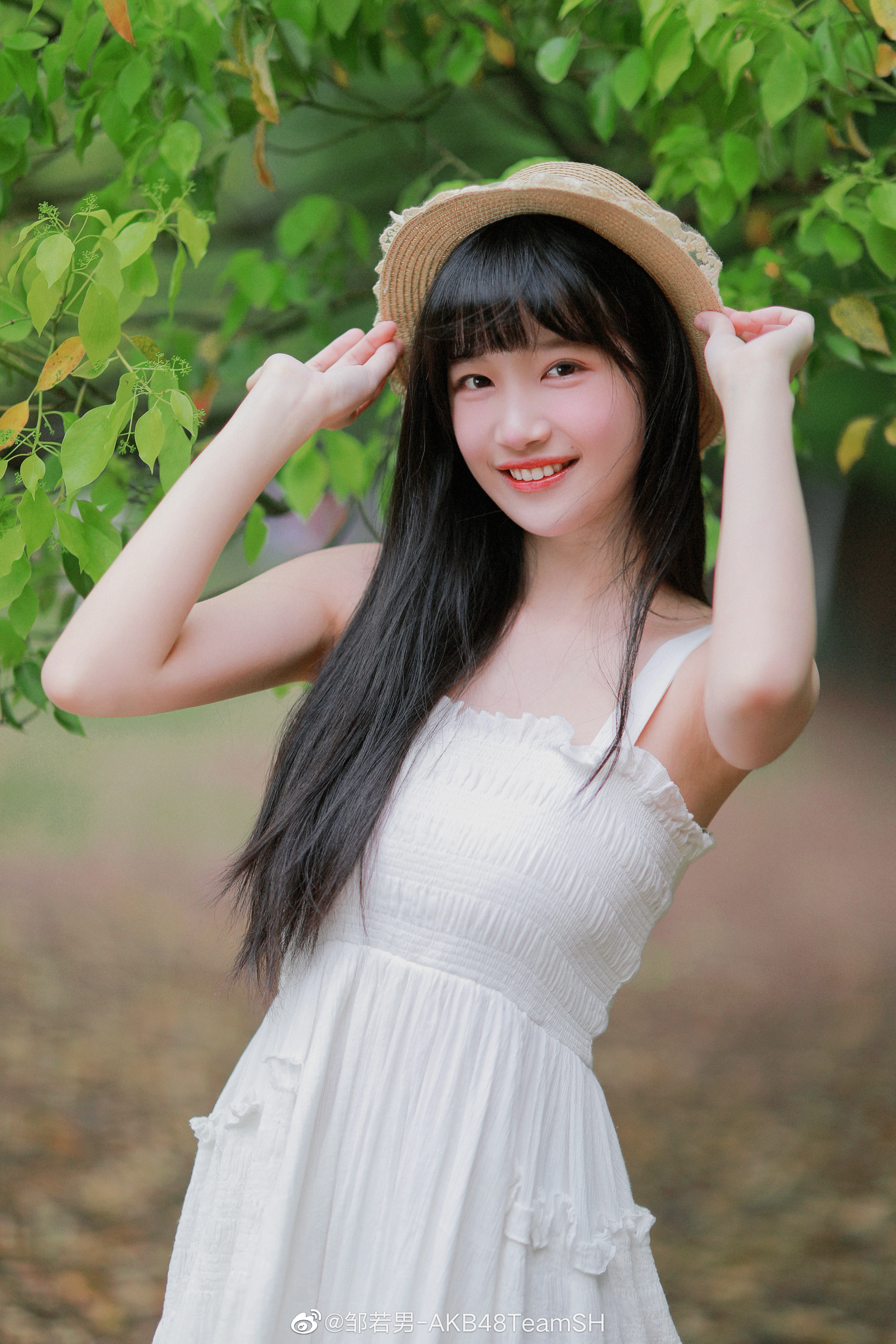  p>邹若男,1998年4月23日出生于江苏省南京市,中