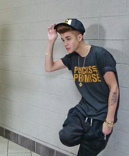 《changes》是 a target="_blank" href="/item/贾斯汀·比伯/902310"