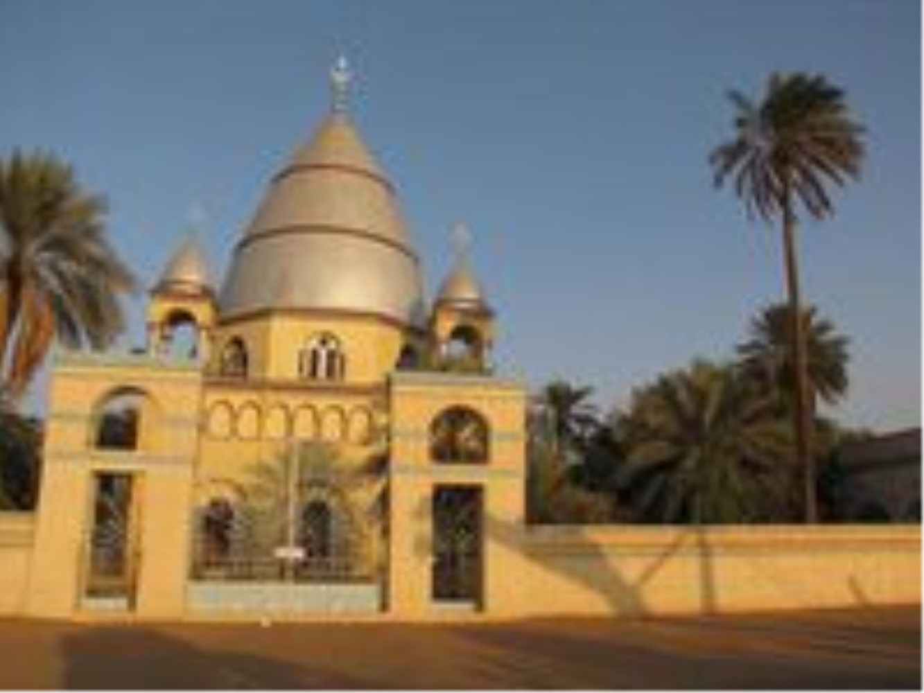 (拉丁文mahdi)  阿拉伯语的中文音译,又译麦海迪,意为"蒙受真主引导的