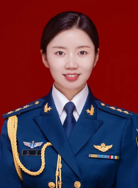 陈密,女,中国国籍,空军第十批女飞行员
